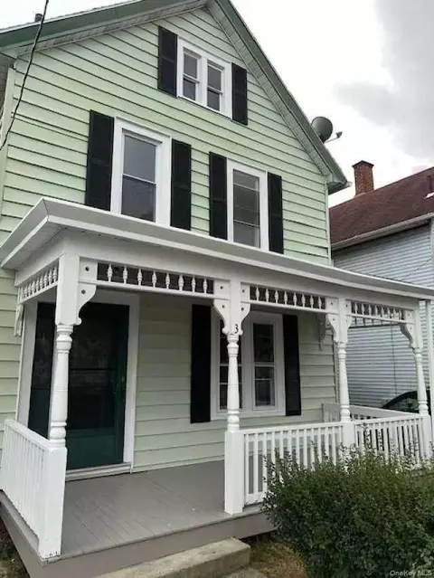 3 Allen Pl, Poughkeepsie, NY 12601