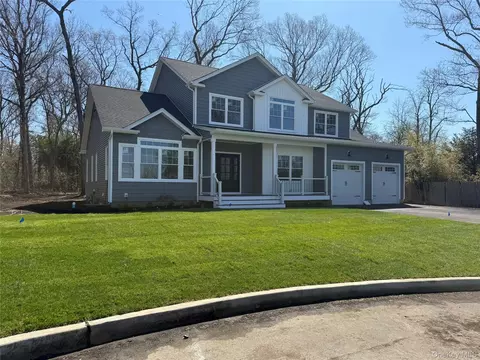 4 Lotto Ct, Brookhaven, NY 11755