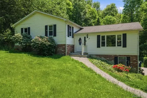 19 Taurat Pl, Mahopac, NY 10541