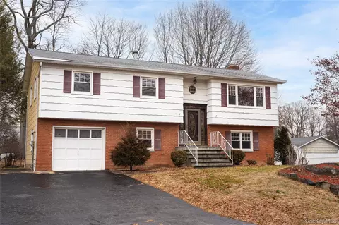 102 Burke Ct, Cortlandt, NY 10511