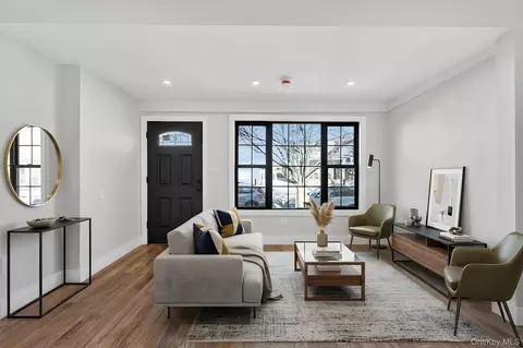 101-16 95th St, New York, NY 11416