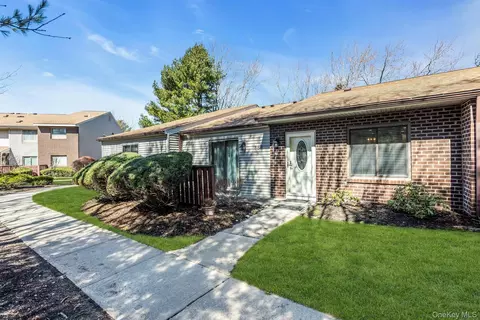 864 Skyline Dr, Coram, NY 11727