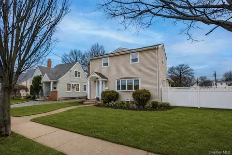 2632 Montauk Ave, Merrick, NY 11566