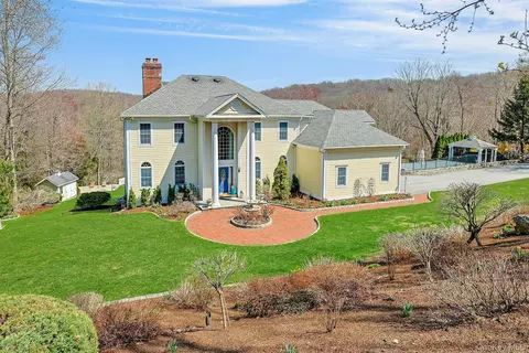 350 Wooded Hill Ct, Chappaqua, NY 10514
