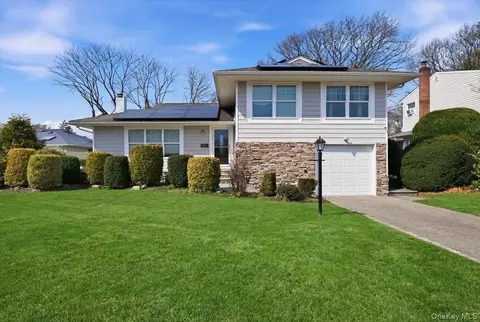 1419 Eric Ln, East Meadow, NY 11554
