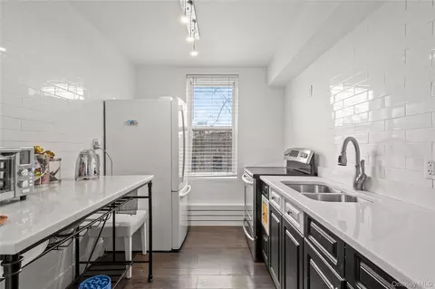 800 Cortelyou Rd #3E, Brooklyn, NY 11218