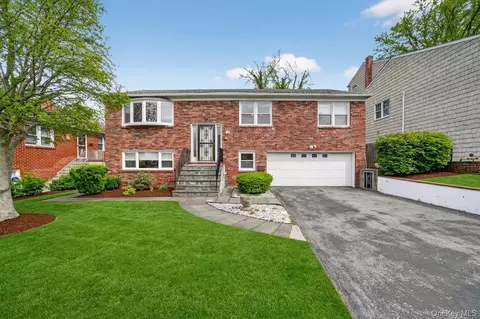 16 Patti Ln, Yonkers, NY 10701