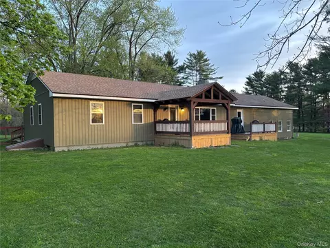 239 Rokeby Rd, Red Hook, NY 12571
