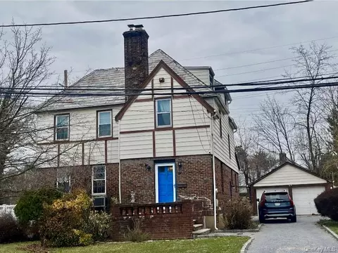 42 Mead St, Hempstead, NY 11550