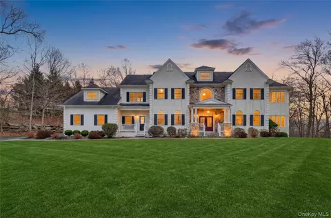 19 Parkview Cir, Carmel, NY 10512