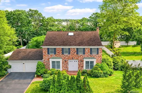 30 Ashford Dr, Bohemia, NY 11716