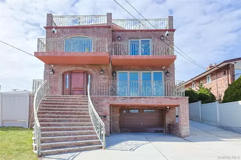10-42 Utopia Pkwy, Whitestone, NY 11357