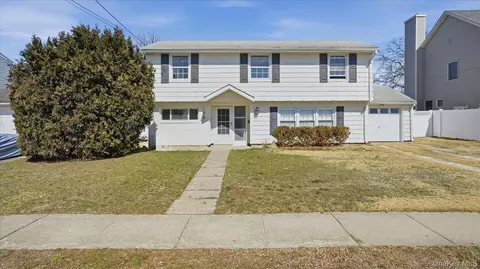 199 N Delaware Ave, Massapequa, NY 11758