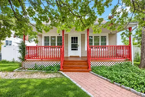 127 Johns Neck Rd, Shirley, NY 11967