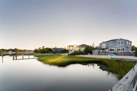 8 Landsend Ln, Southampton, NY 11968