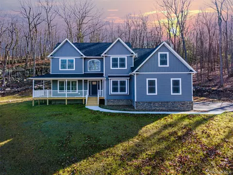 5 Rosewood Ln, Rhinebeck, NY 12572