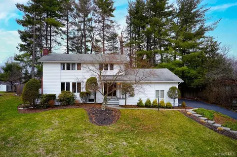 42 Thornwood Dr, Poughkeepsie, NY 12603