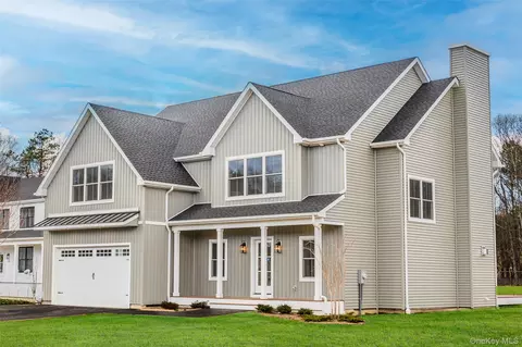 lot Apt 6 Colonels Path, Brookhaven, NY 11949