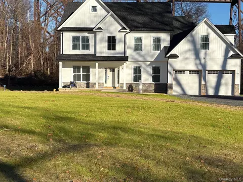3 Rosewood Ln, Cornwall, NY 12577