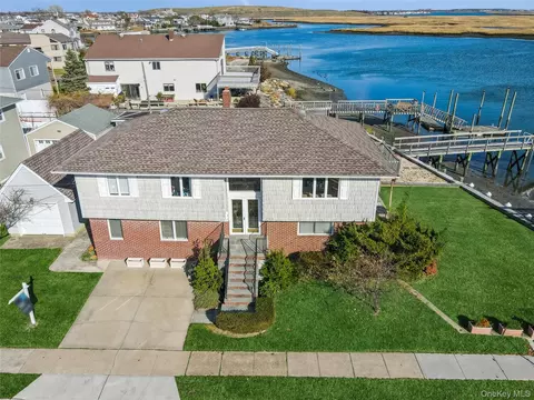 255 Delaware Ave, Island Park, NY 11558