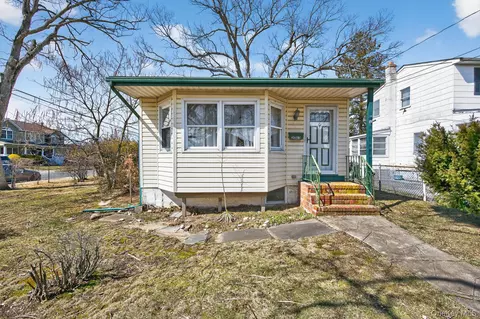 2003 Park Ave, East Meadow, NY 11554