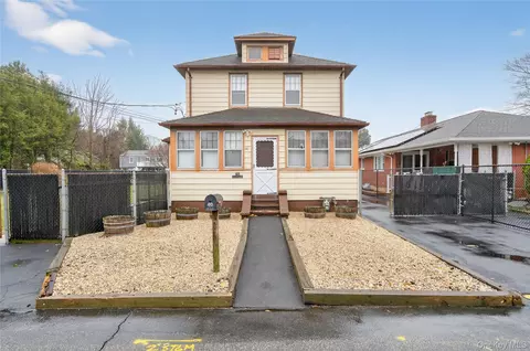 40 E 24th St, Huntington Station, NY 11746