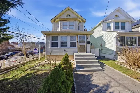 9360 208th St, New York, NY 11428