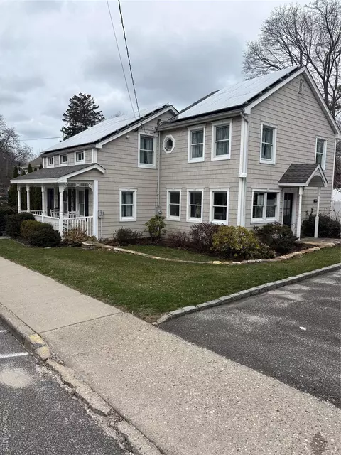 105 Myrtle Ave, Port Jefferson, NY 11777