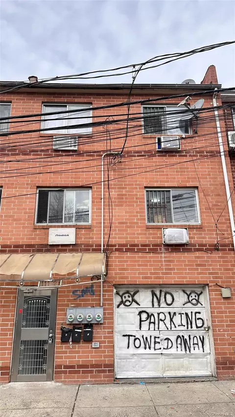 11121 44th Ave, New York, NY 11368