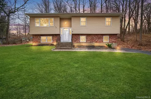 28 Olympus Rd, Highland Mills, NY 10930