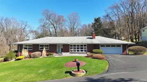 4 Oak St, Chester, NY 10918