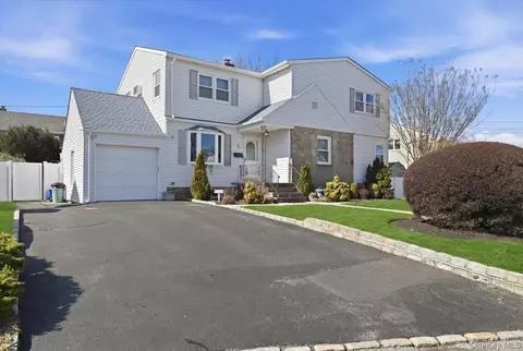 2 Squirrel Dr, East Rockaway, NY 11518