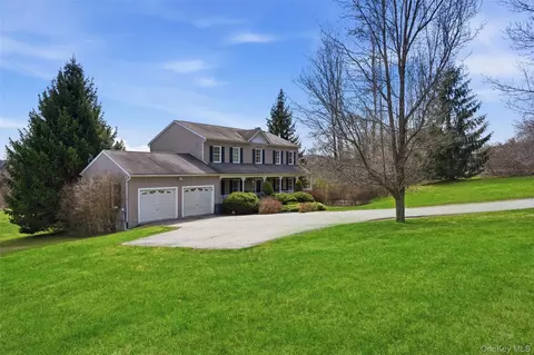 27 Ridge View Dr, Patterson, NY 12563