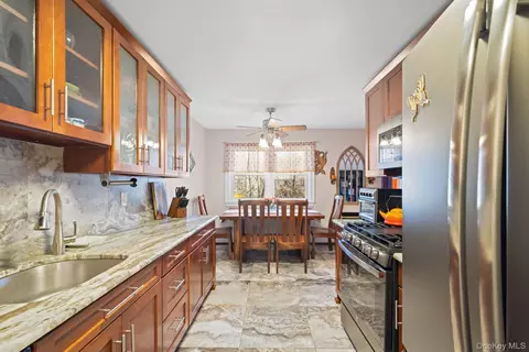 84 Demarest Ave #11, Clarkstown, NY 10994