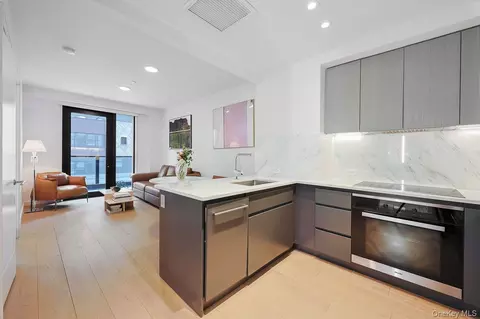 300 W 30th St #4F, New York, NY 10001