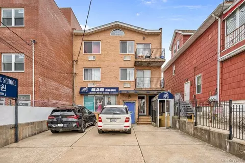 43-07 162 St, Flushing, NY 11358
