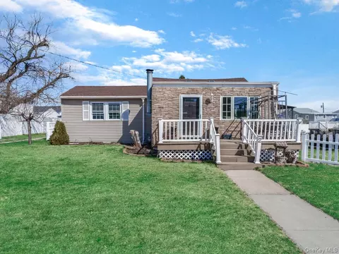 2 Hyannis Ct, East Rockaway, NY 11518