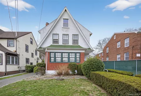 3512 Utopia Pkwy, Flushing, NY 11358