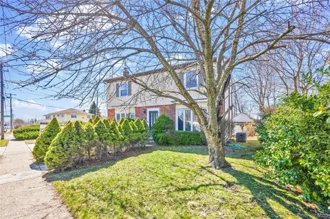 59 Boylston St, Hempstead, NY 11550