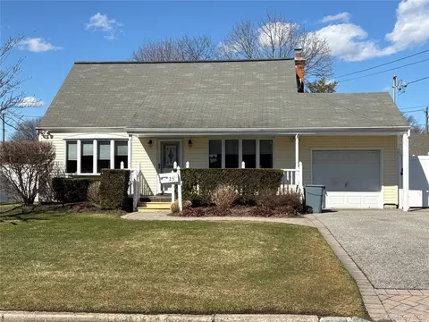 23 Kime Ave, North Babylon, NY 11703