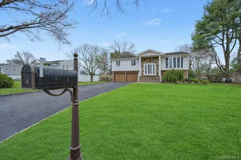 4 Bethal Ln, Commack, NY 11725