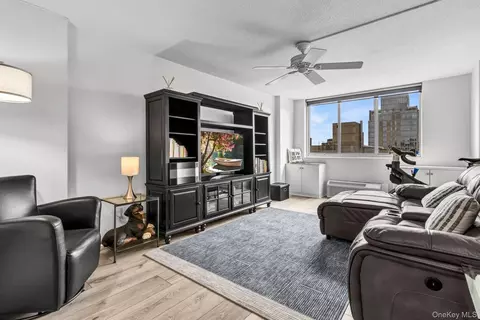 345 E 93rd St #32G, New York, NY 10128