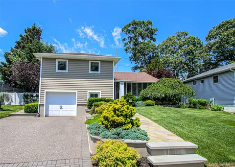14 Townsend Pl, Syosset, NY 11791