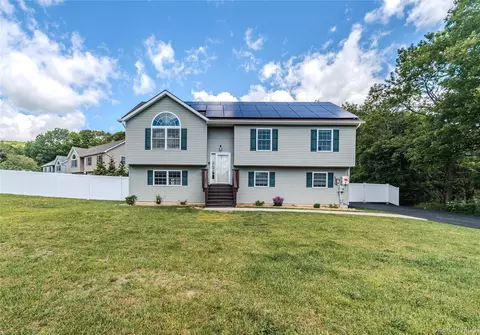 3 Shoddy Hollow Rd, Mount Hope, NY 10963