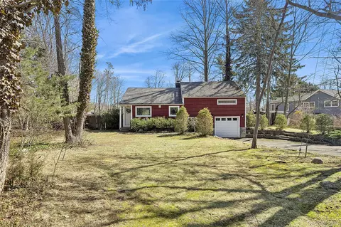 14 Suydam Dr, Melville, NY 11747
