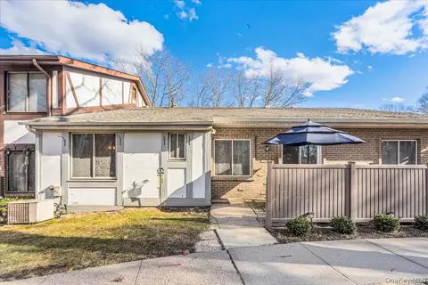 199 Skyline Dr, Coram, NY 11727