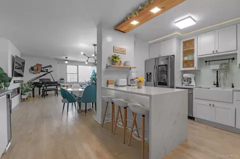 125-10 Queens Blvd #2205, New York, NY 11415