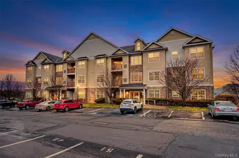 935 Tower Ridge Cir, Middletown, NY 10941