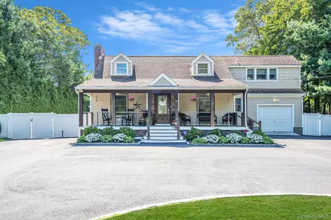 183 Old Country Rd, Eastport, NY 11941