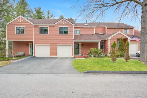 4 Meadow Way, East Fishkill, NY 12533